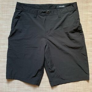 Black Volcom surf and turf shorts men’s size 31